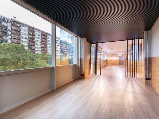 Oficina en alquiler en calle De Tarragona, Barcelona, de 648 m² por 12.955