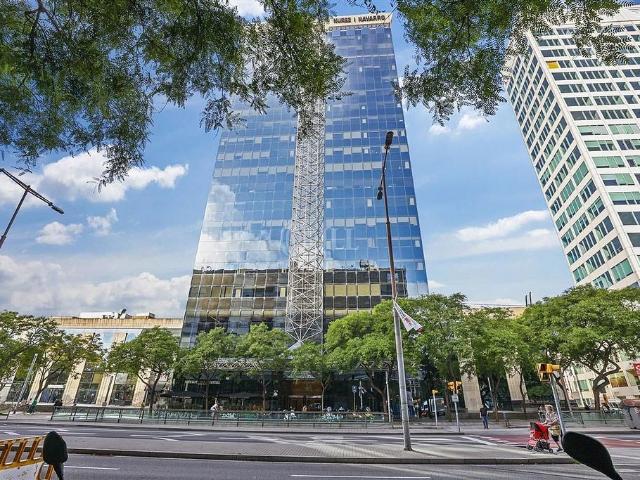 Oficina en alquiler en calle De Tarragona, Barcelona, de 825 m² por 19.800