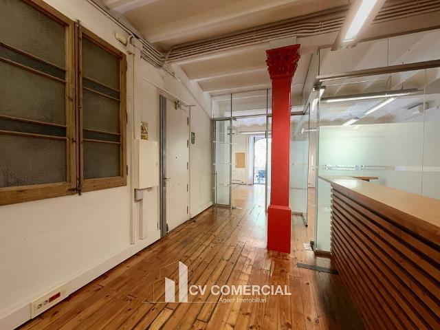 Oficina en alquiler en calle De Trafalgar, Barcelona, de 340 m² por 6.500