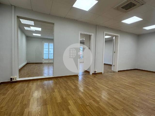 Oficina en alquiler en calle De Trafalgar, Barcelona, de 97 m² por 1.750