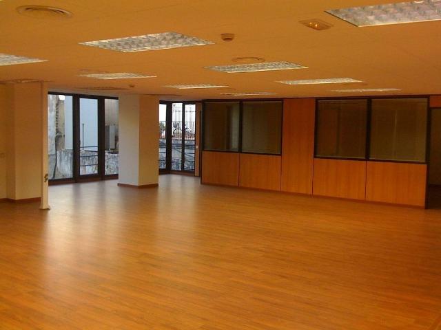 Oficina en alquiler en calle De València, Barcelona, de 410 m² por 7.400