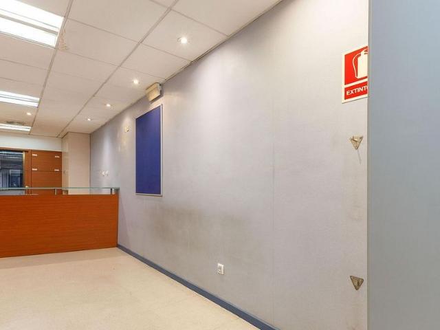 Oficina en alquiler en calle De València, Barcelona, de 148 m² por 2.437