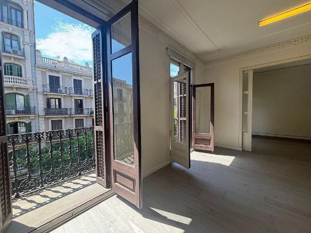 Oficina en alquiler en calle De València, Barcelona, de 184 m² por 3.950