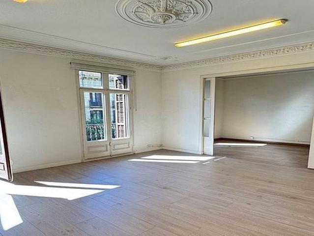Oficina en alquiler en calle De València, Barcelona, de 204 m² por 3.950
