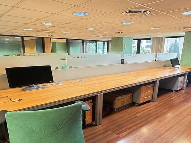 Oficina en alquiler en calle De València, Barcelona, de 237 m² por 4.200