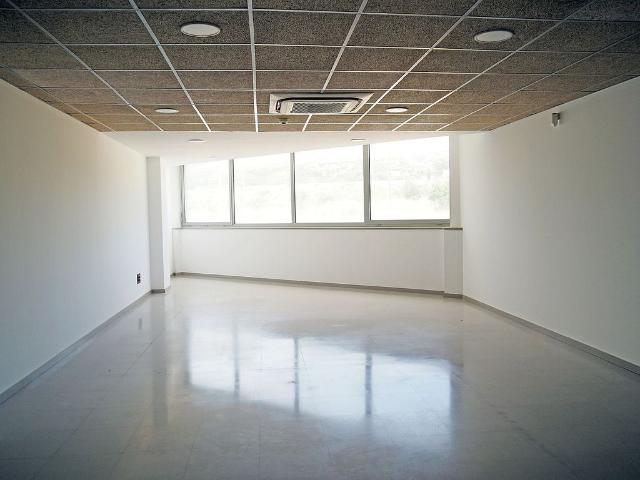 Oficina en alquiler en calle De Vallveric, Mataró, de 63 m² por 720