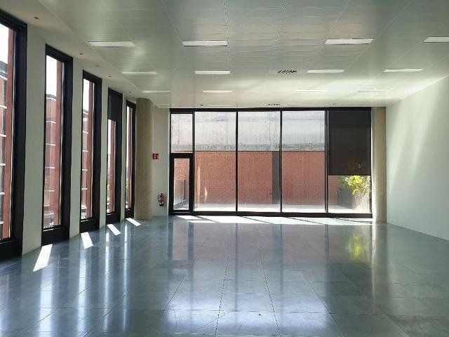 Oficina en alquiler en calle Del Treball, Barcelona, de 299 m² por 4.788