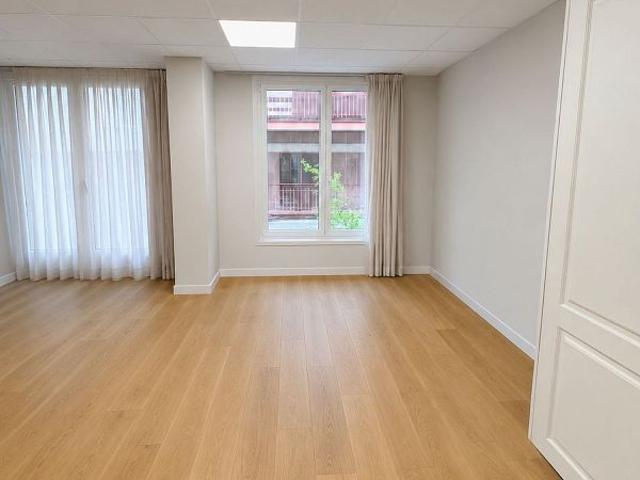 Oficina en alquiler en calle Del Camp, Barcelona, de 244 m² por 2.900