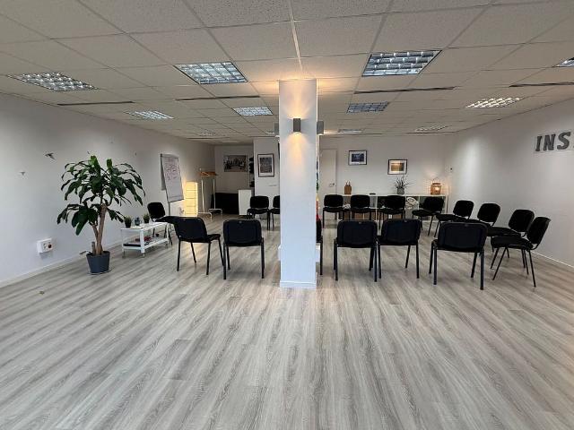 Oficina en alquiler en calle Del Comte Borrell, Barcelona, de 160 m² por 2.000