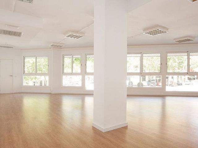 Oficina en alquiler en calle Del Comte D'urgell, Barcelona, de 100 m² por 1.350