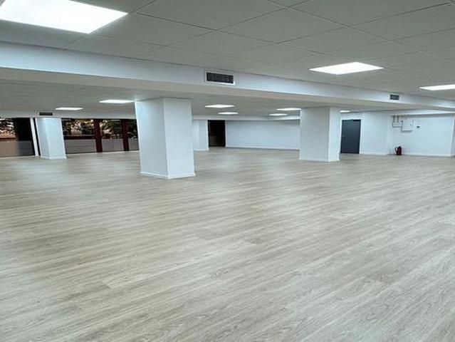 Oficina en alquiler en calle Del Consell de Cent, Barcelona, de 340 m² por 6.400