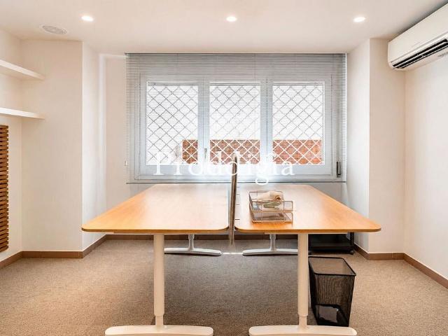 Oficina en alquiler en calle Del Rosari, Barcelona, de 72 m² por 1.350