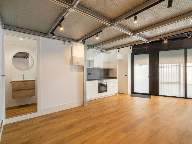 Oficina en alquiler en calle Del Rosselló, Barcelona, de 58 m² por 1.250
