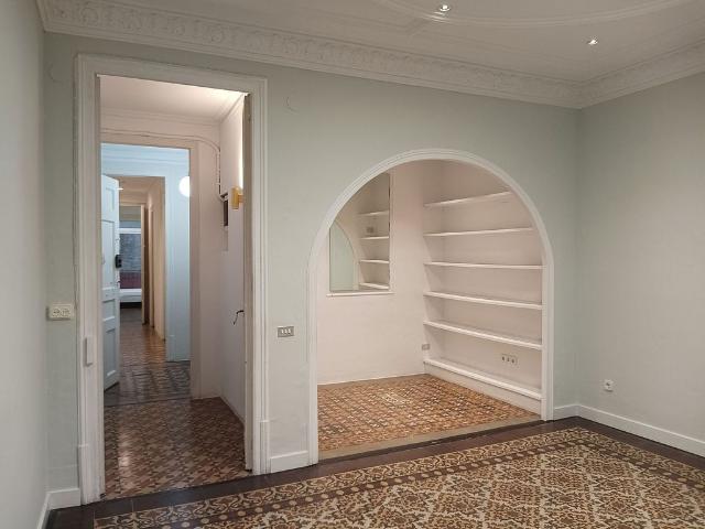 Oficina en alquiler en calle Del Rosselló, Barcelona, de 80 m² por 1.000