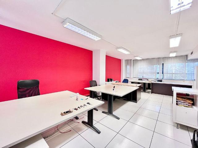 Oficina en alquiler en calle Dels Almogàvers, Barcelona, de 114 m² por 1.950
