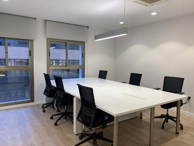 Oficina en alquiler en calle Dels Almogàvers, Barcelona, de 30 m² por 1.800