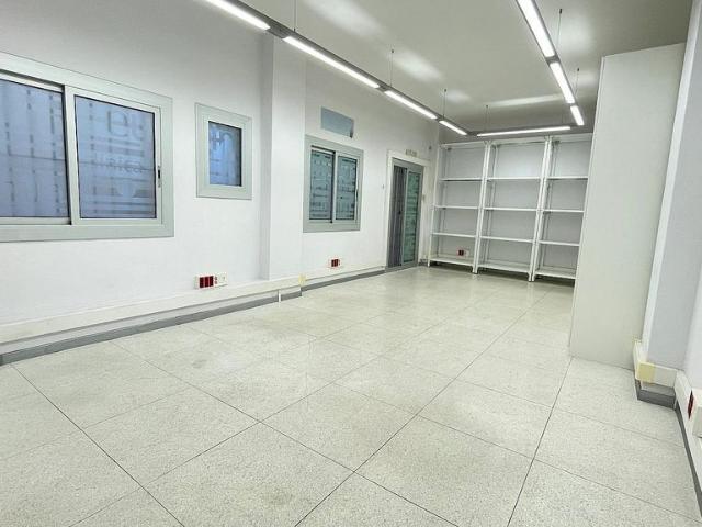 Oficina en alquiler en calle D'entença, Barcelona, de 33 m² por 675