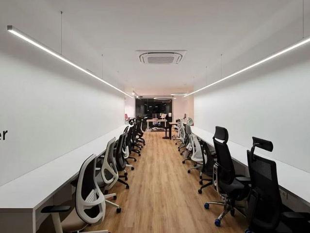 Oficina en alquiler en calle Gran de Gràcia, Barcelona, de 110 m² por 2.995