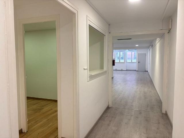 Oficina en alquiler en calle Gran de Gràcia, Barcelona, de 194 m² por 1.800