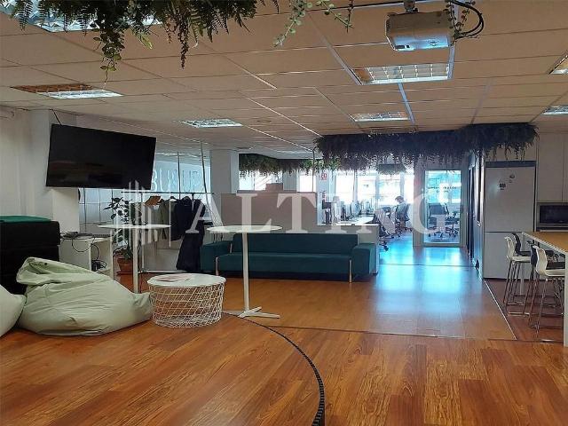 Oficina en alquiler en calle Gran Via de Les Corts Catalanes, Barcelona, de 153 m² por 1.800