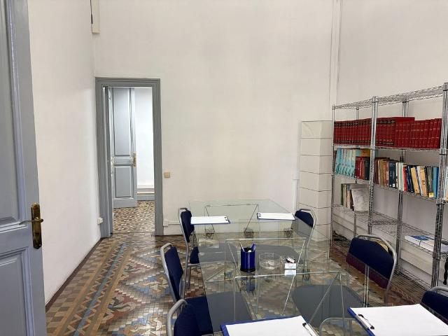 Oficina en alquiler en calle Gran Via de Les Corts Catalanes, Barcelona, de 200 m² por 2.900