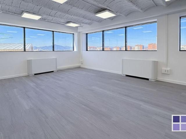 Oficina en alquiler en calle Joan de la Cierva, Sant Just Desvern, de 132 m² por 1.250