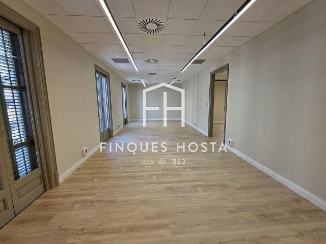 Oficina en alquiler en calle Laietana, Barcelona, de 211 m² por 2.600