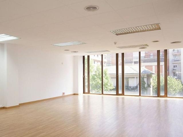Oficina en alquiler en calle Platon, Barcelona, de 80 m² por 960