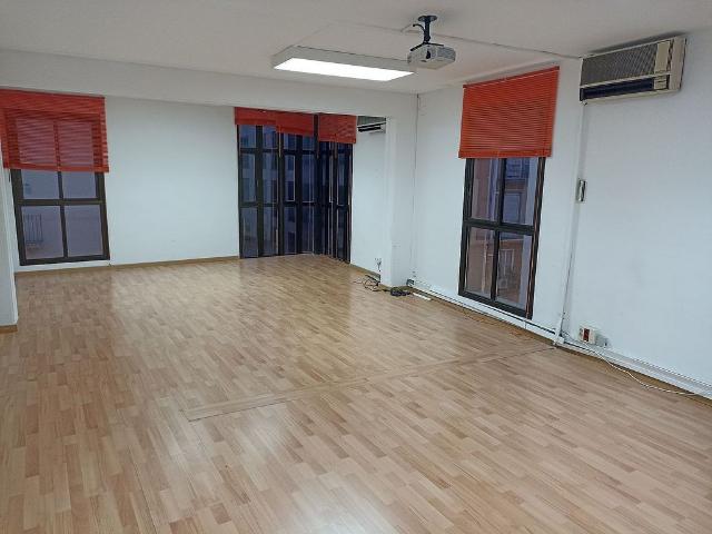 Oficina en alquiler en calle Pons D'icart, Tarragona, de 82 m² por 475