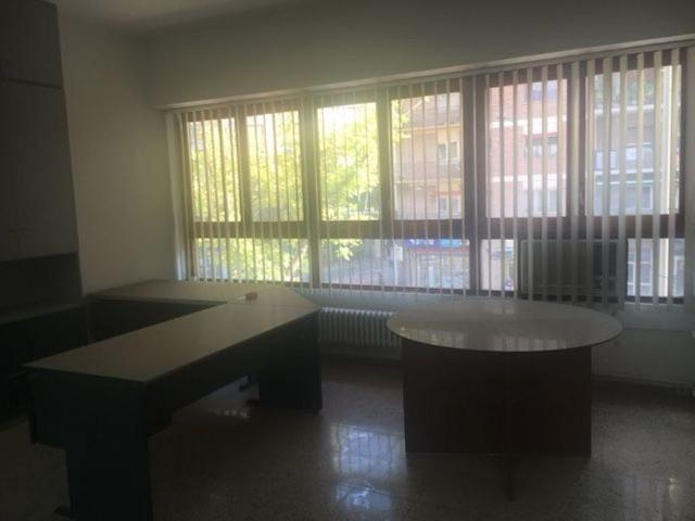 Oficina en alquiler en calle Rovira Roure, Lleida, de 154 m² por 500
