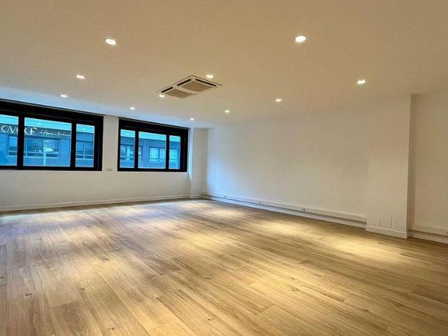 Oficina en alquiler en calle Sant Salvador, Andorra la Vella, de 114 m² por 2.700