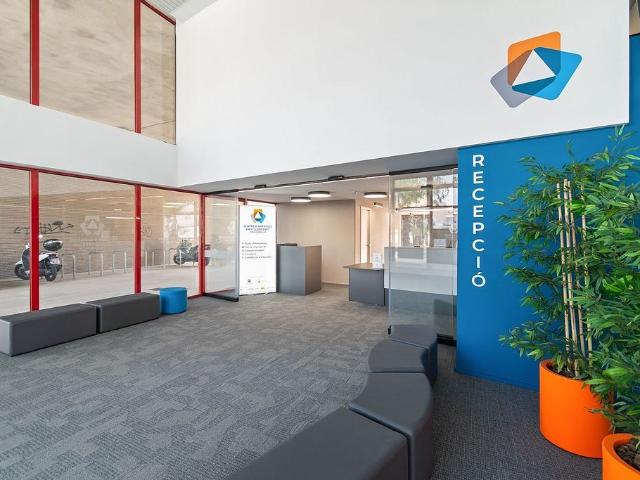 Oficina en alquiler en calle Tirso de Molina, Cornellà de Llobregat, de 25 m² por 539