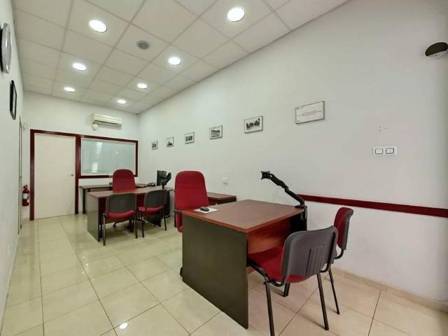 Oficina en Alquiler en Can Mariner