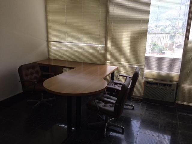 Alquilo oficina con 120m2 en el Centro Plaza Los Palos Grandes