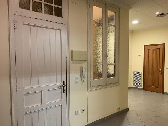 Oficina en alquiler en Figueres, de 55 m² por 375