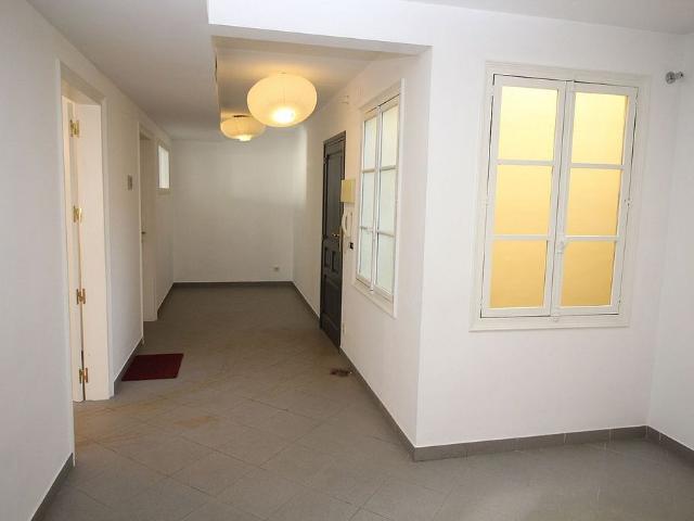 Oficina en alquiler en Figueres, de 55 m² por 420