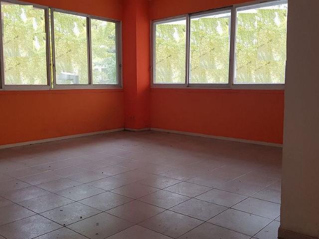 Oficina en alquiler en Girona, de 48 m² por 399