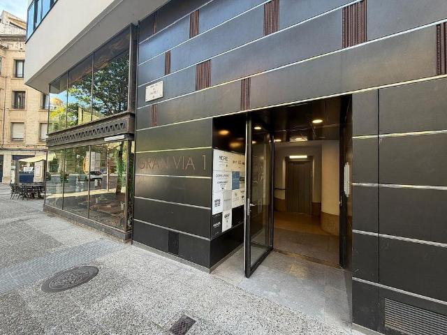 Oficina en alquiler en Girona, de 85 m² por 1.400