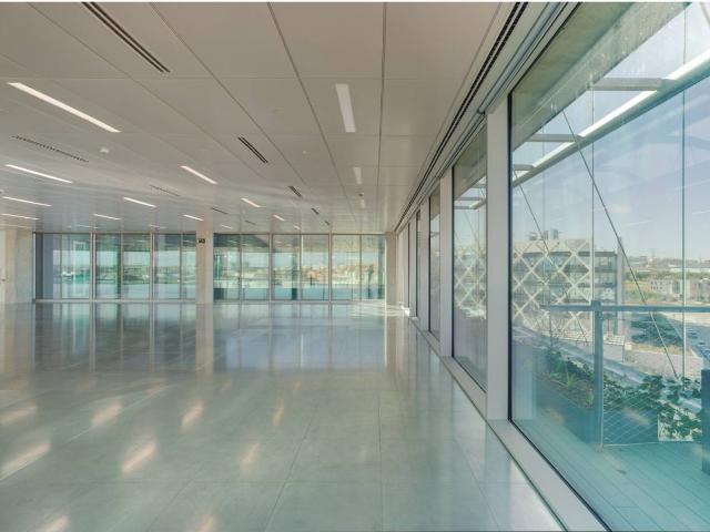 Oficina en alquiler en LAS TABLAS edificio singular y vanguardista