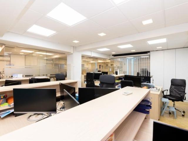 Oficina en alquiler en Puerta Real – Centro de Granada | 150 m2