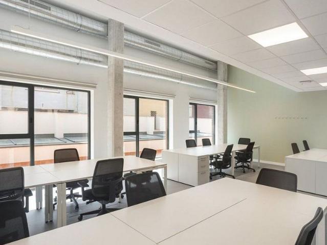 Oficina en alquiler en pasaje De Mas de Roda, Barcelona, de 400 m² por 16.700