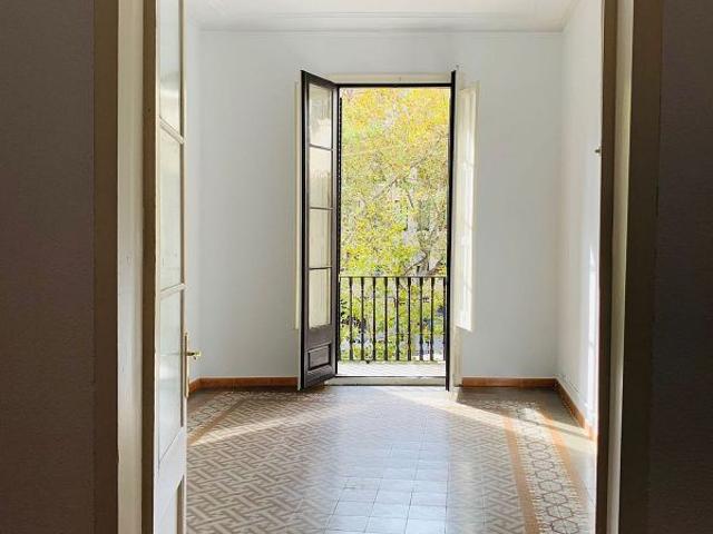 Oficina en alquiler en paseo De Gràcia, Barcelona, de 110 m² por 1.800