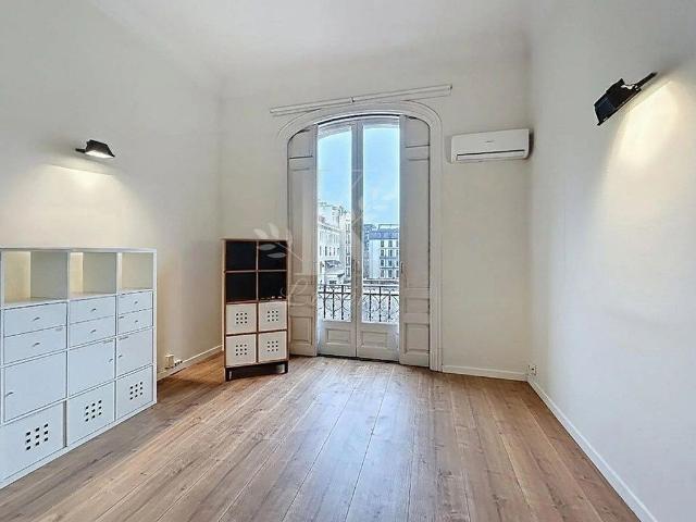 Oficina en alquiler en paseo De Gràcia, Barcelona, de 90 m² por 2.200