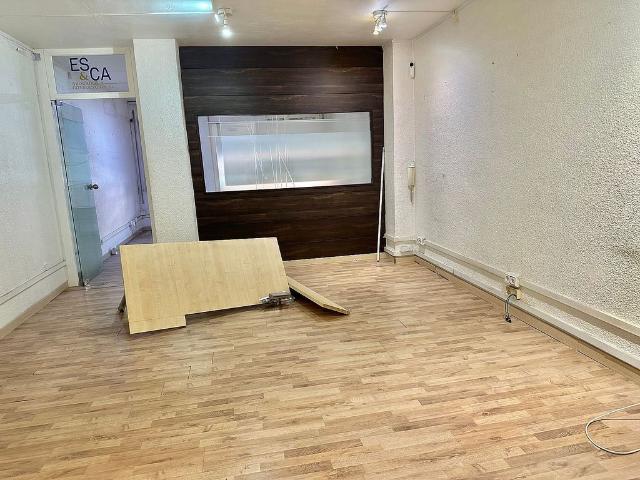 Oficina en alquiler en paseo De la Zona Franca, Barcelona, de 58 m² por 550