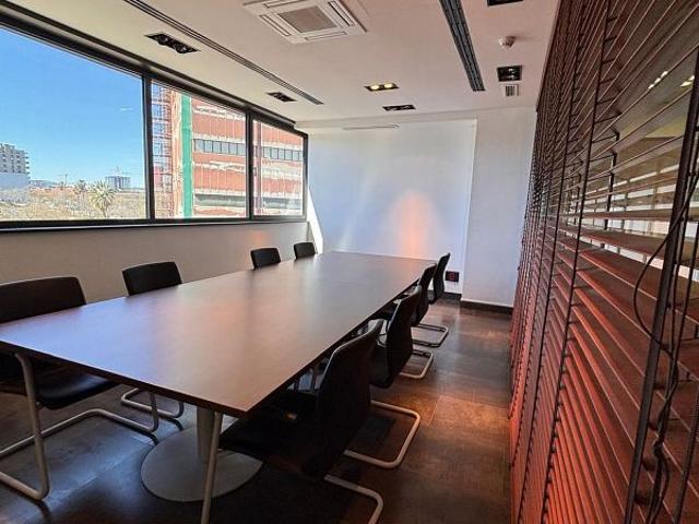Oficina en alquiler en paseo De la Zona Franca, Barcelona, de 800 m² por 8.221