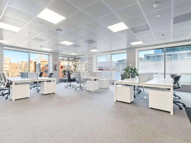 Oficina en alquiler en paseo De la Zona Franca, Barcelona, de 323 m² por 6.137