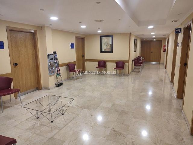 Oficina en alquiler en paseo De Sunyer, Reus, de 1.000 m² por 500