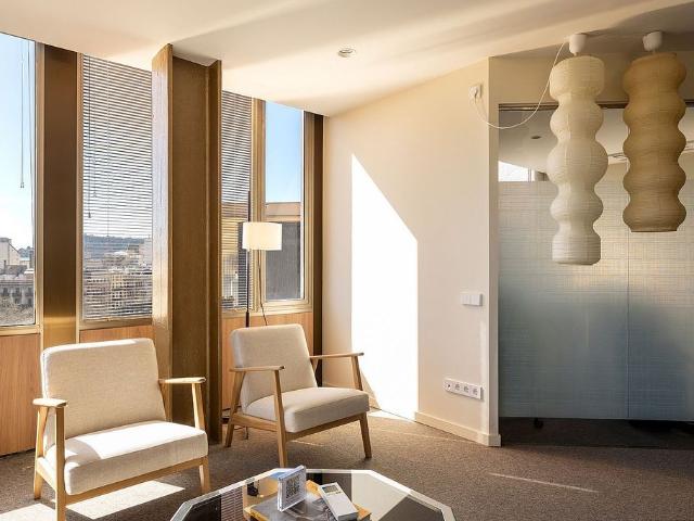 Oficina en alquiler en plaza D'urquinaona, Barcelona, de 149 m² por 1.490