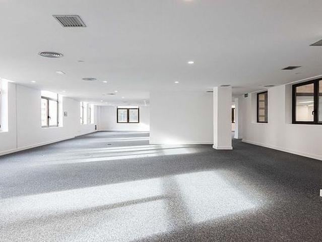 Oficina en alquiler en plaza De Catalunya, Barcelona, de 564 m² por 9.306