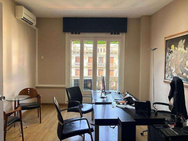 Oficina en alquiler en plaza De Catalunya, Barcelona, de 98 m² por 1.678